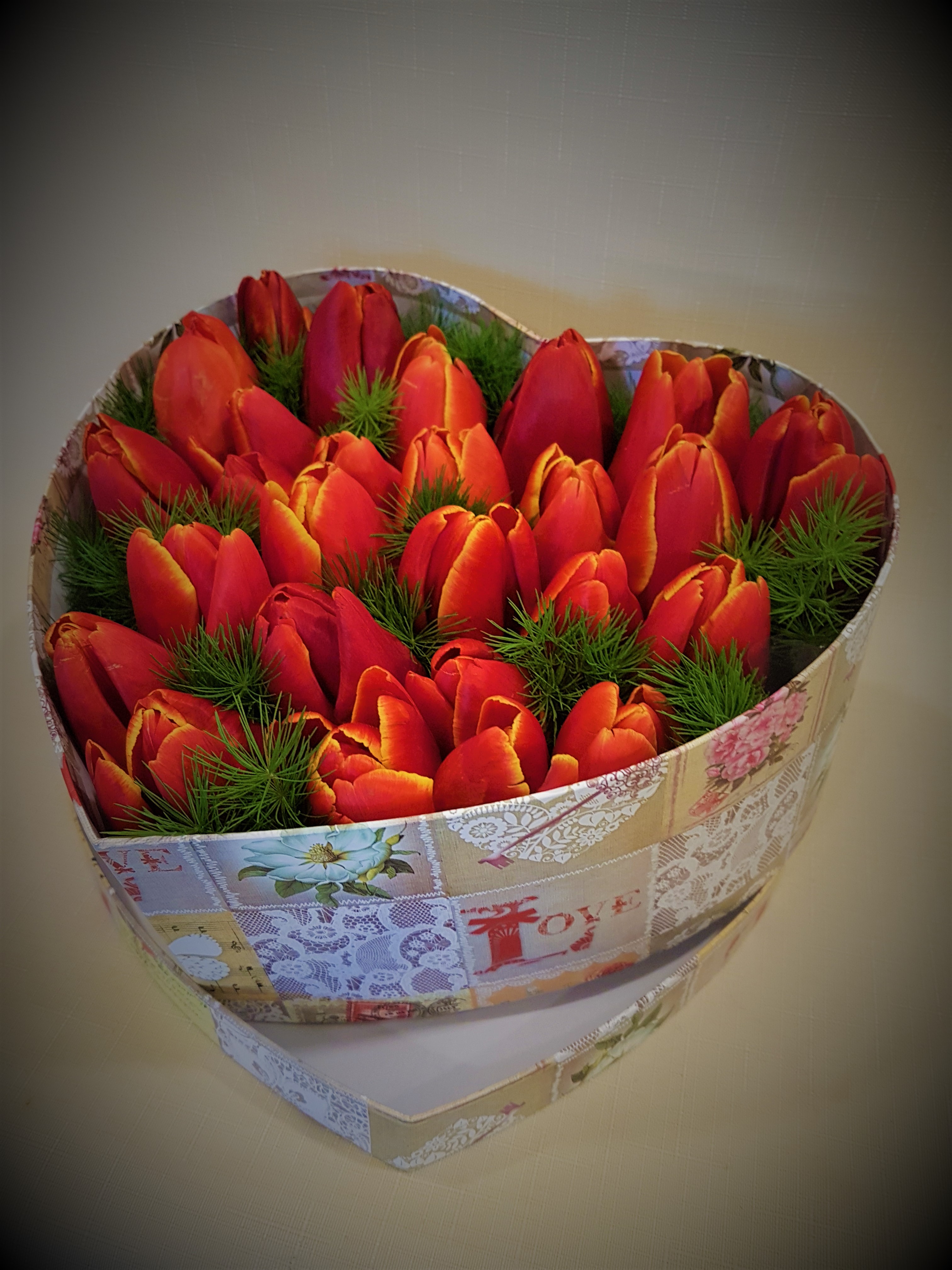 FLOWER BOX Tulipany