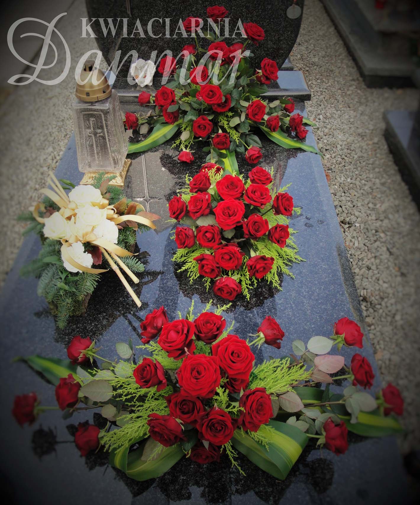 Tęsknota różami pisana - Komplet kompozycji na grób